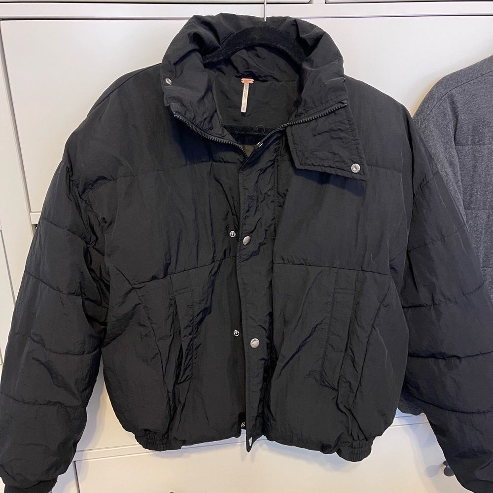 Free People puffer jacket black super cute
